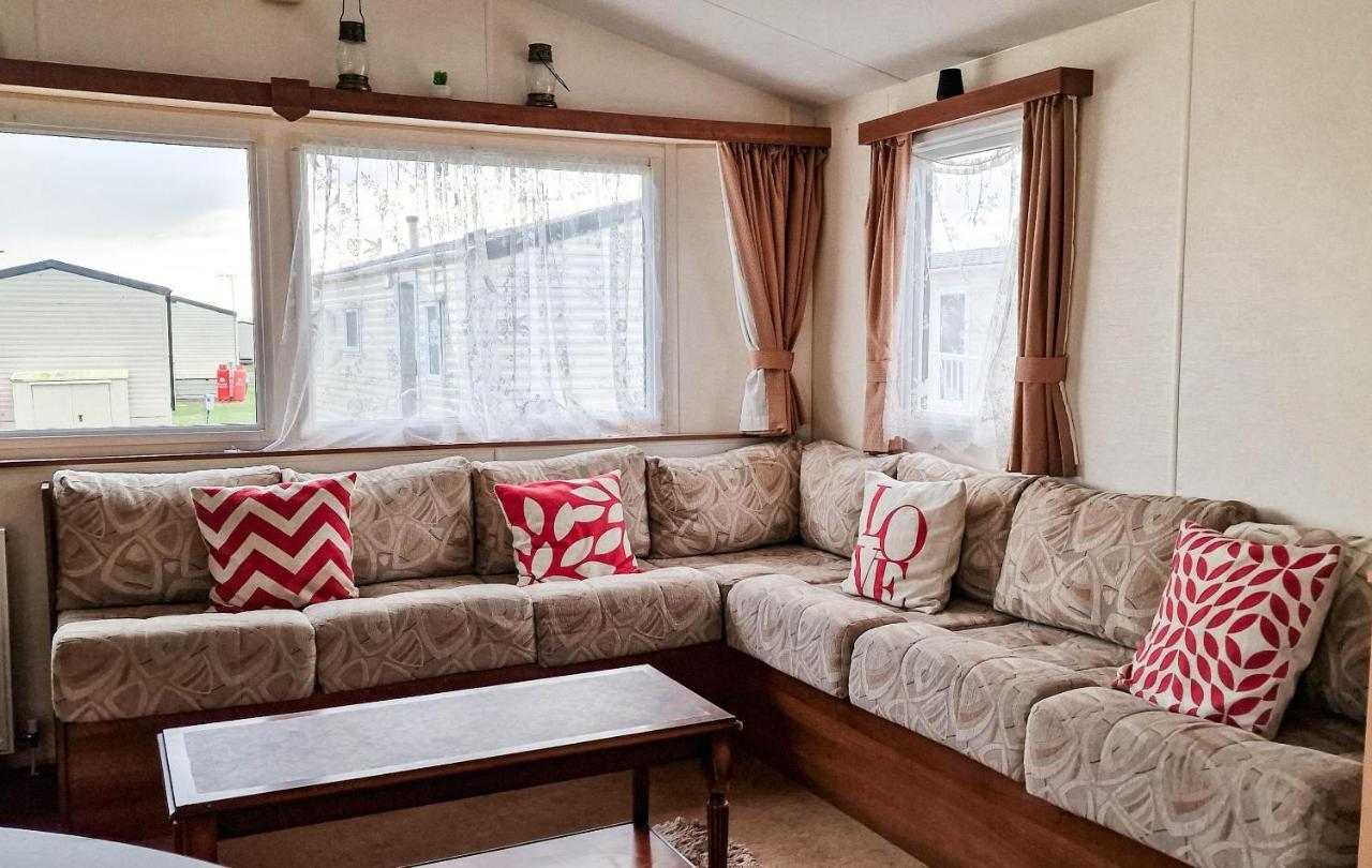 Great 8 Berth Caravan For Hire At St Osyth Beach In Essex Ref 28123Gc Clacton-on-Sea Kültér fotó