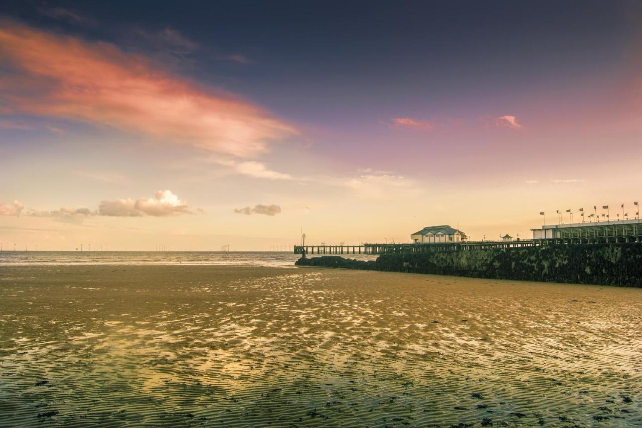 Great 8 Berth Caravan For Hire At St Osyth Beach In Essex Ref 28123Gc Clacton-on-Sea Kültér fotó