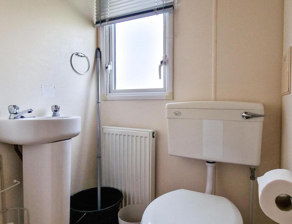 Great 8 Berth Caravan For Hire At St Osyth Beach In Essex Ref 28123Gc Clacton-on-Sea Kültér fotó