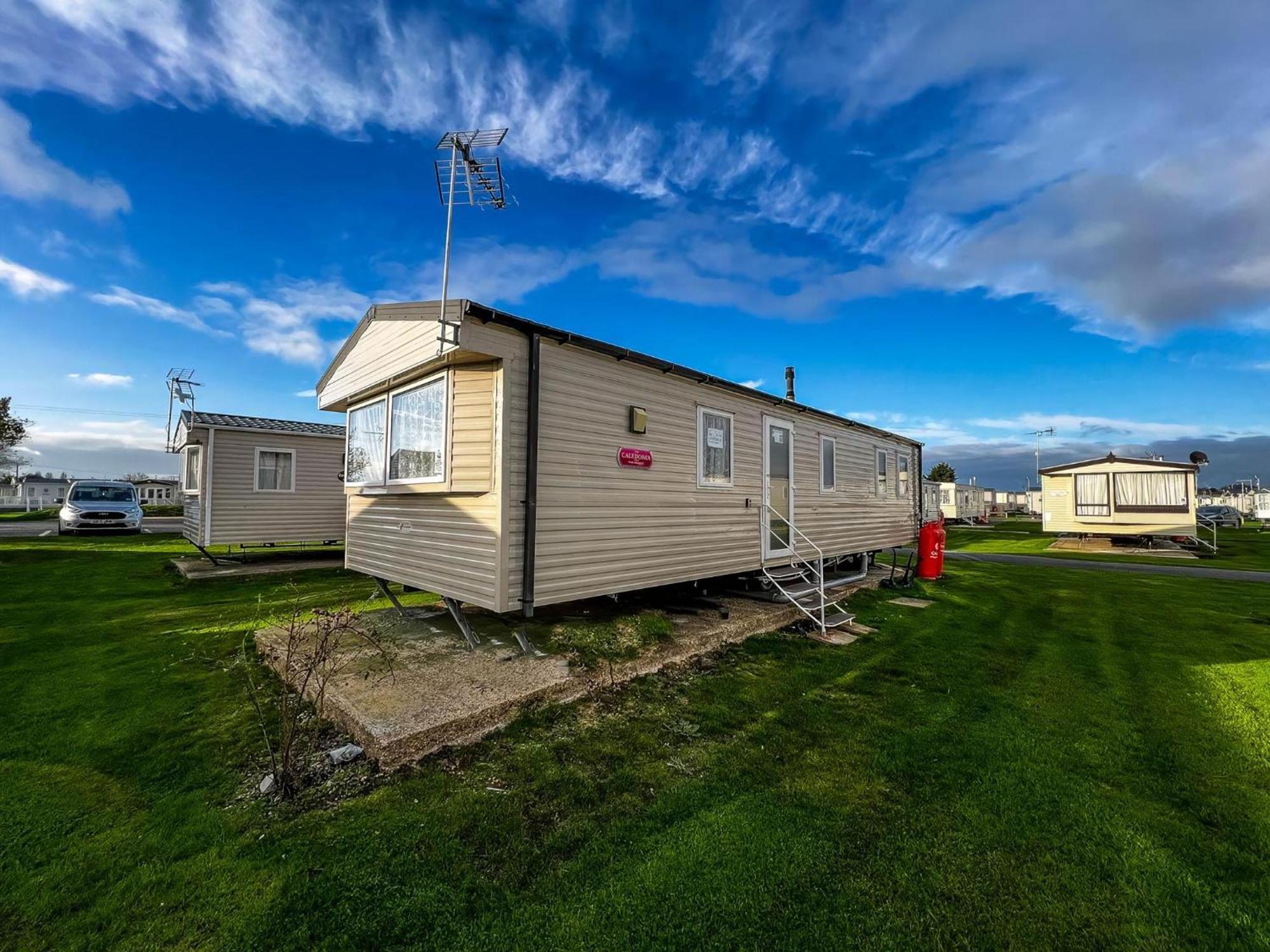 Great 8 Berth Caravan For Hire At St Osyth Beach In Essex Ref 28123Gc Clacton-on-Sea Kültér fotó