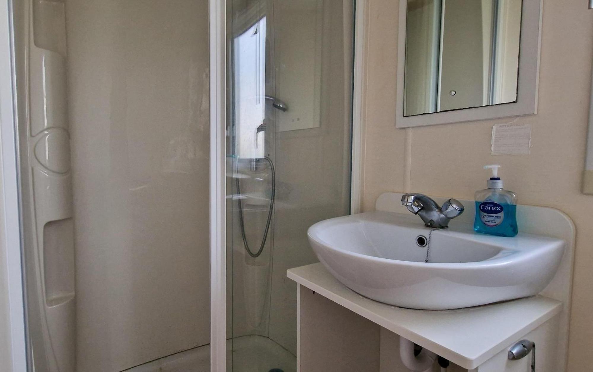Great 8 Berth Caravan For Hire At St Osyth Beach In Essex Ref 28123Gc Clacton-on-Sea Kültér fotó