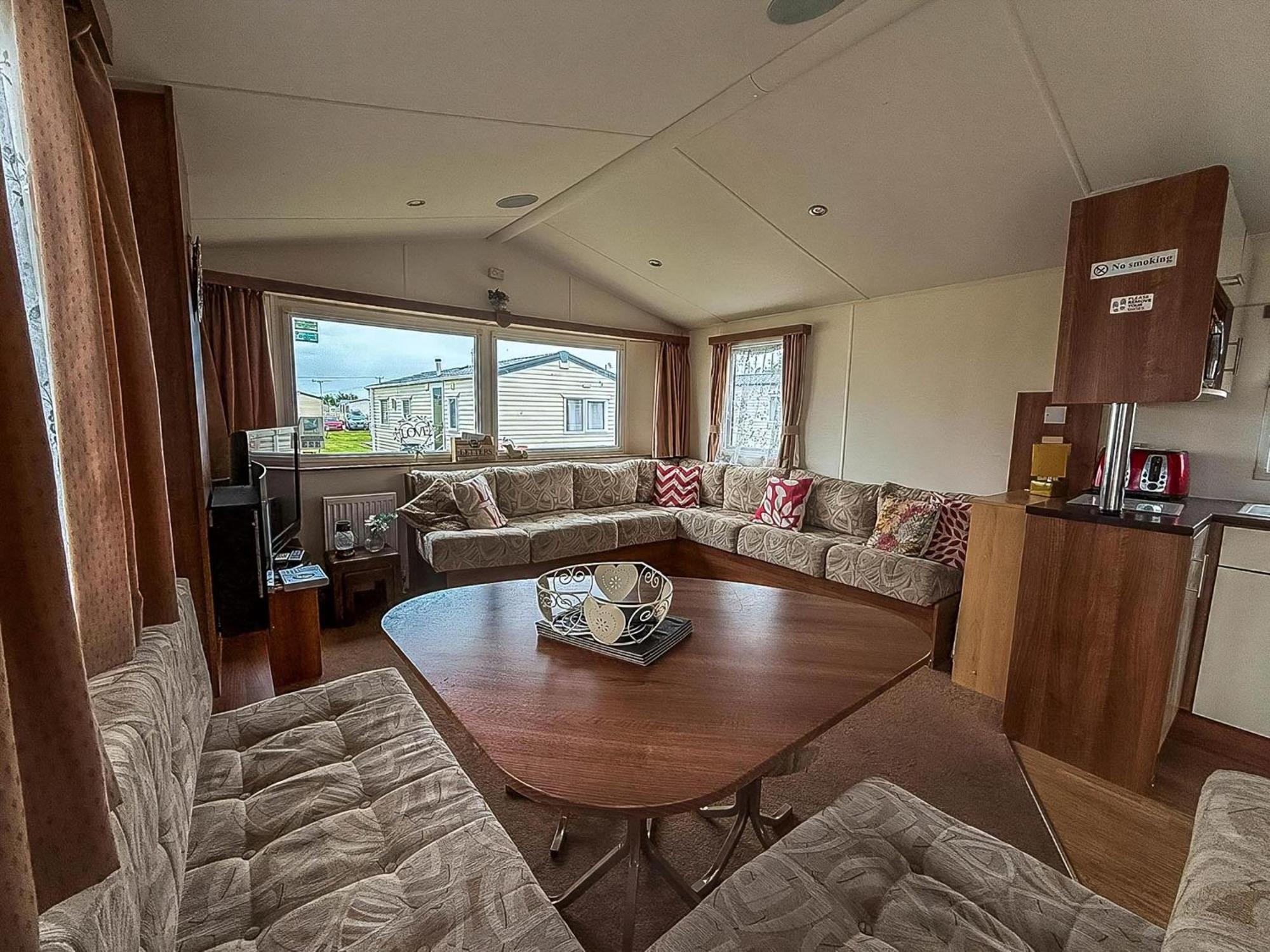 Great 8 Berth Caravan For Hire At St Osyth Beach In Essex Ref 28123Gc Clacton-on-Sea Kültér fotó