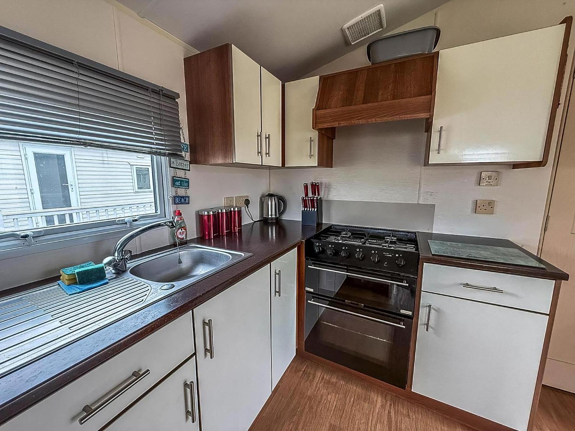 Great 8 Berth Caravan For Hire At St Osyth Beach In Essex Ref 28123Gc Clacton-on-Sea Kültér fotó